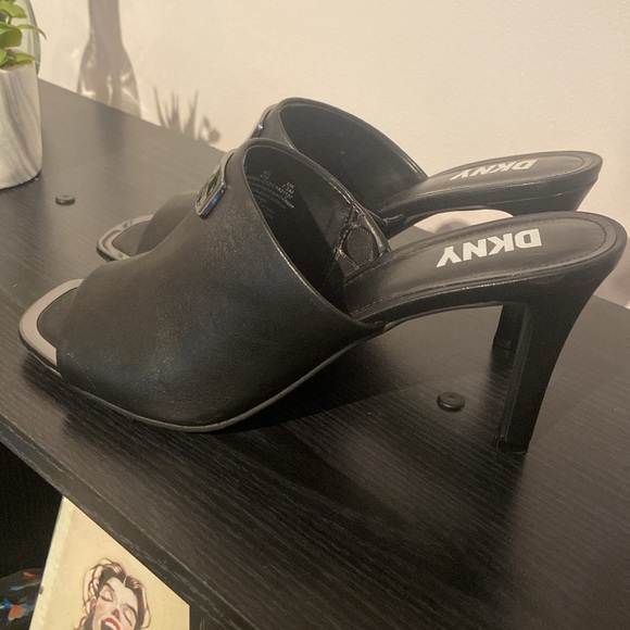 New DKNY slide sandals. Never worn. Size 10 M. - Picture 4 of 4